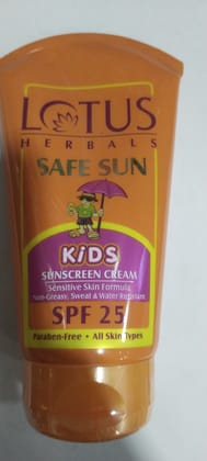 Lotus Herbals Safe sun Kids Sunscreen cream Spf 25 