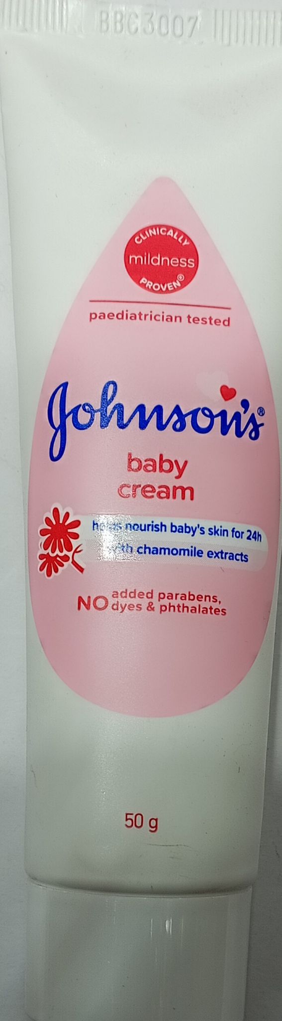 Johnson baby cream helps nourish baby skin for 24h with chamomile extracts 50g