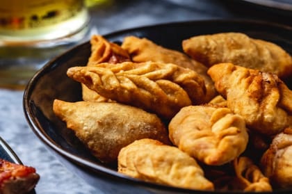 Deep fried mixed veg momos [8 pieces]