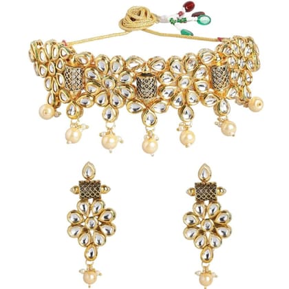 Gold tone Kundan Jewellery set
