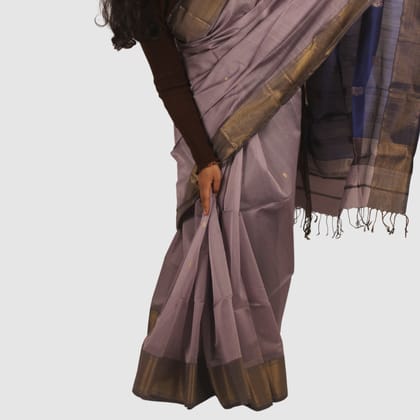 Royal Lavender Maheshwari Silk Cotton Handloom Saree with Royal Blue Pallu and Gold Zari