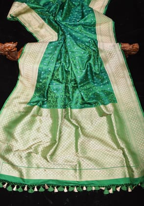 Exquisite Tanchoi Banarasi Silk Saree in Pure Silk Satin with Zari Meena in Green Blue Dual Tone I SILK MARK CERTIFIED