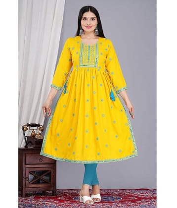 P PRIYA FASHION Rayon Embroidered Nayra Women's Kurti - White ( Pack of 1 )