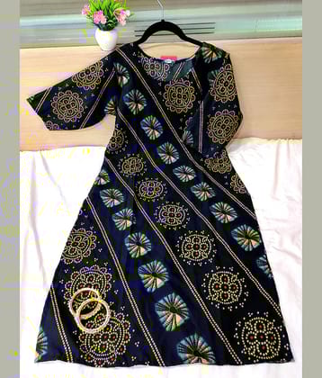 Ethnic Basket Pack of 1 Crepe Printed Straight Women's Kurti - ( Black )