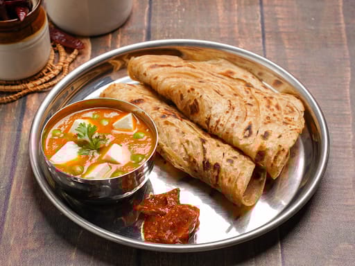 Matar Paneer With Paratha-2pc