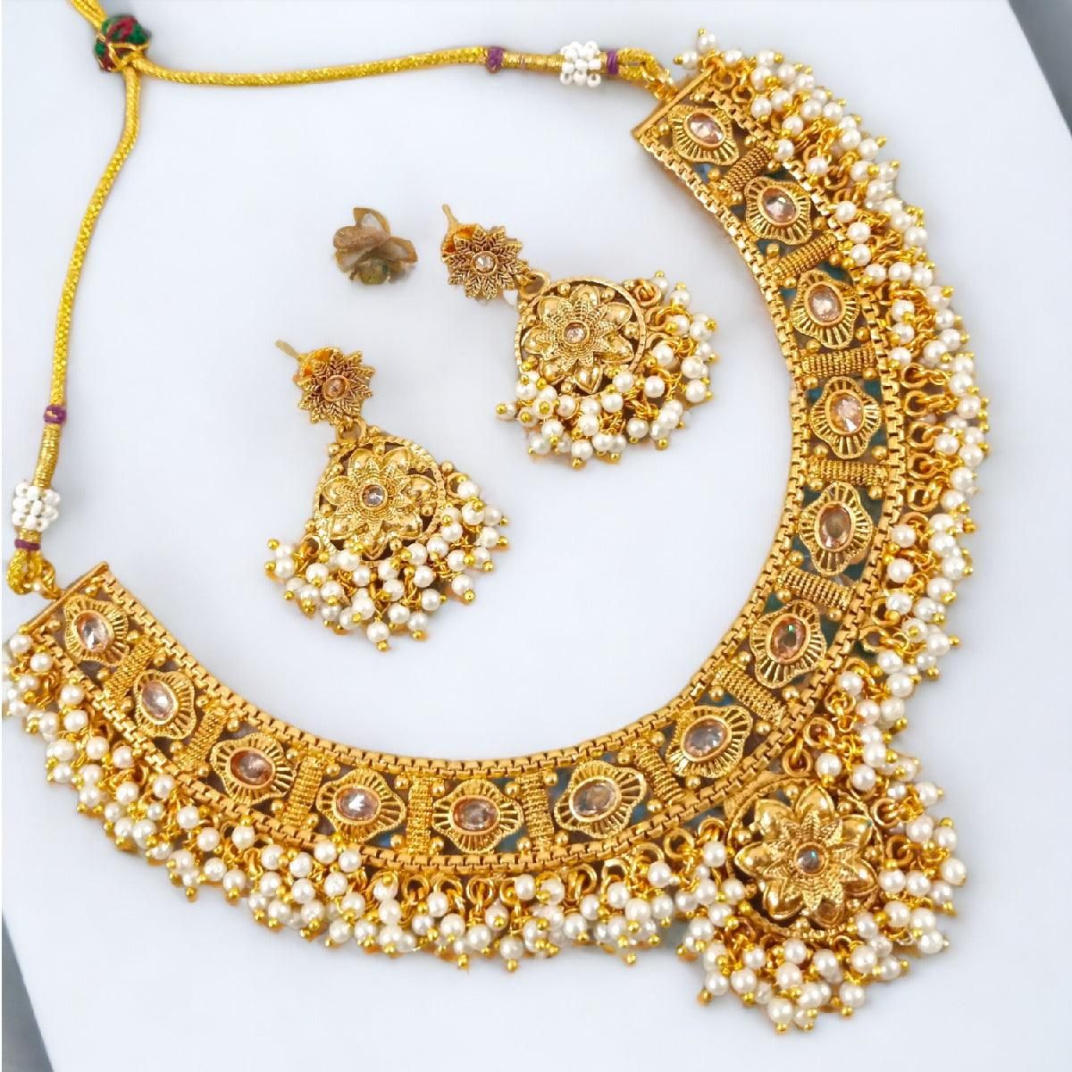 traditional-pearls-necklace-set-with-earrings