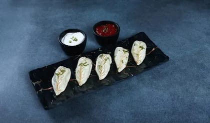 Veg Steamed Momos [8 Pieces]