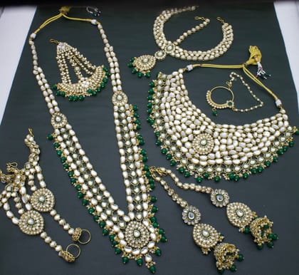 Green Kundan Bridal Jewellery Set with Intricate Detailing