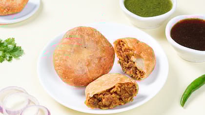 Pyaaz Kachori (2Pcs)