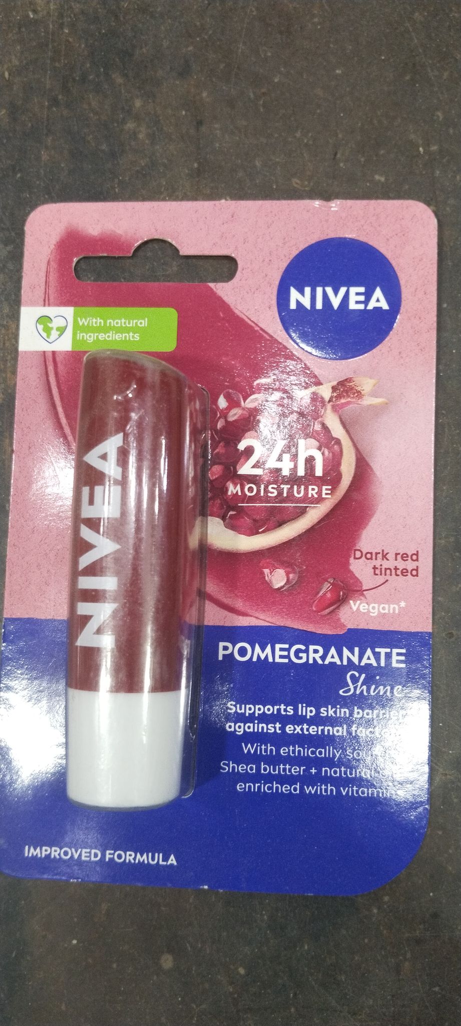 Nivea Pomegranate shine Lipton balm