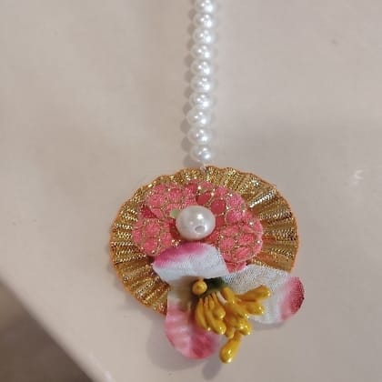Beautiful Flower Maang Tikka