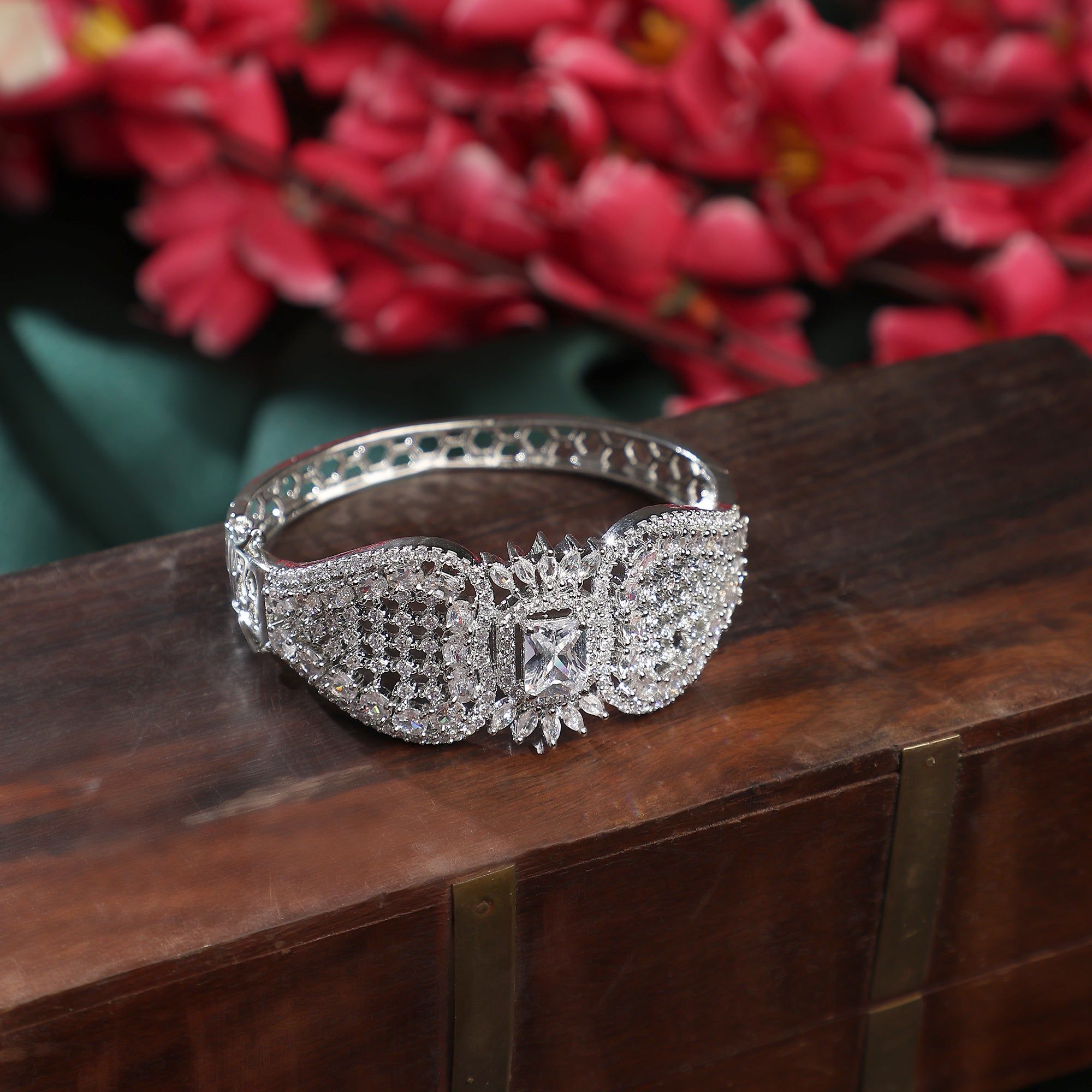 Divine Cubic Zirconia Kada Bracelet-White / Rhodium / Free Size