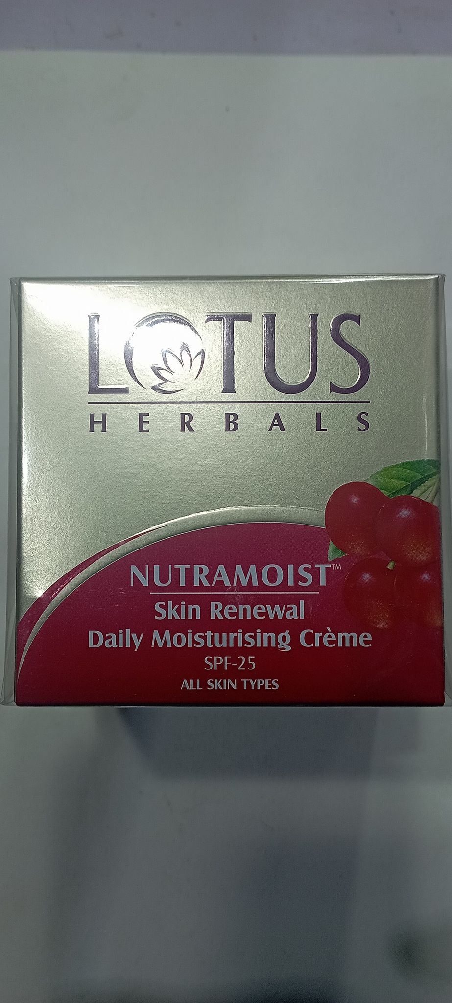 Lotus herbals nutramoist skin renewal daily moisturising creme 50 g