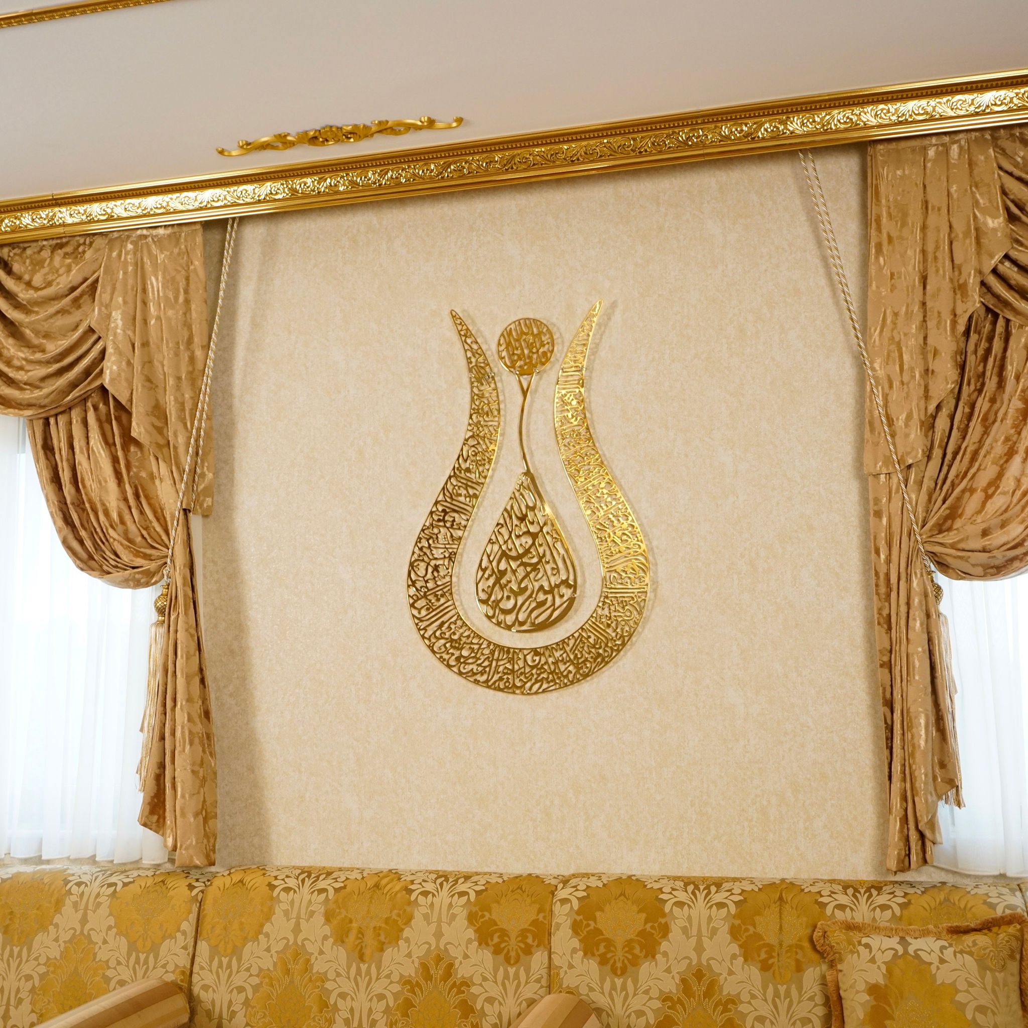 Ayatul Kursi Tulip Shaped 2 Color Islamic Metal Wall Art-Gold / 43x67 cm | 17.1x26.7 inches