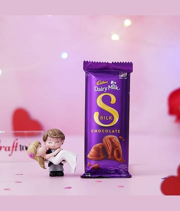 eCraftIndia Romantic Couple Statue Decorative Showpiece & Dairy Milk Chocolate-300gmgm