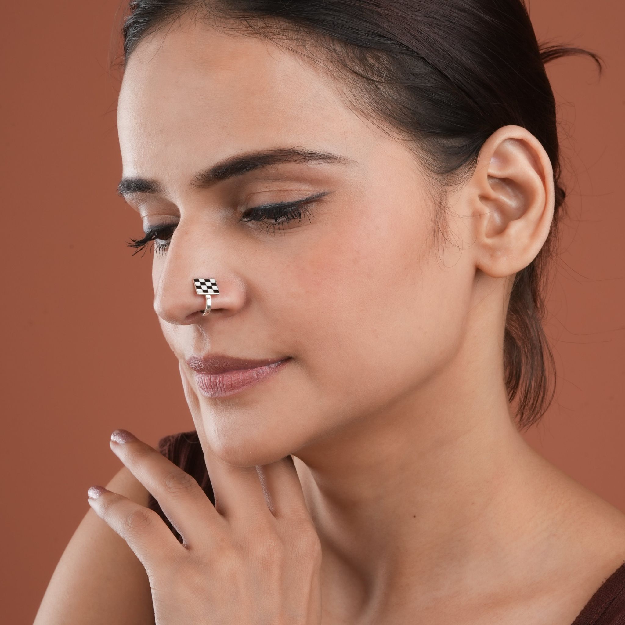 Checkmate Silver Clip-On Nose Pin