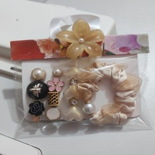 Mini Gift Hamper - A Beautiful Asthetic Hair Accessories Combo For Cute Girls