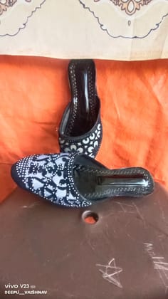 VERY GOOD GIRLS SANDALS