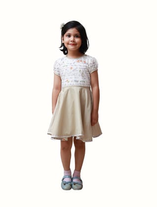 DE CHEVALERiE en Rouge - Audrey Vivienne Frock - Beige   5- 6 Years