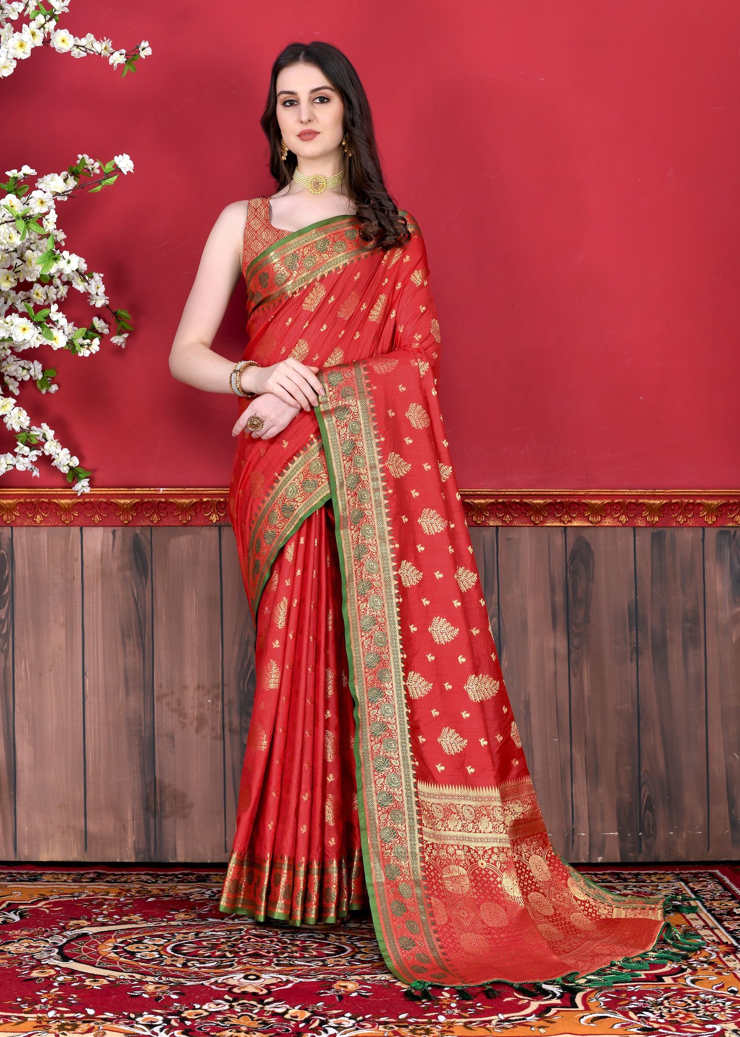 Yavira silk Women's Red Handwoven Jacquard Saree