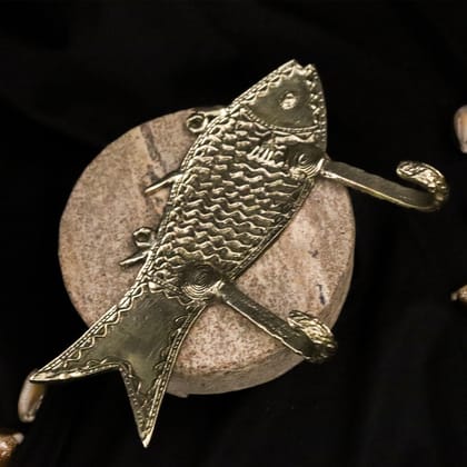 Dhokra Craft Fish-Shaped Key Holder Dhokra Craft Fish-Shaped Key Holder