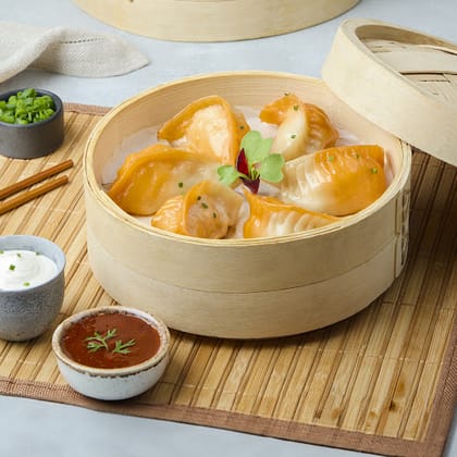 Chicken Schezwan Momo With Momo Chutney