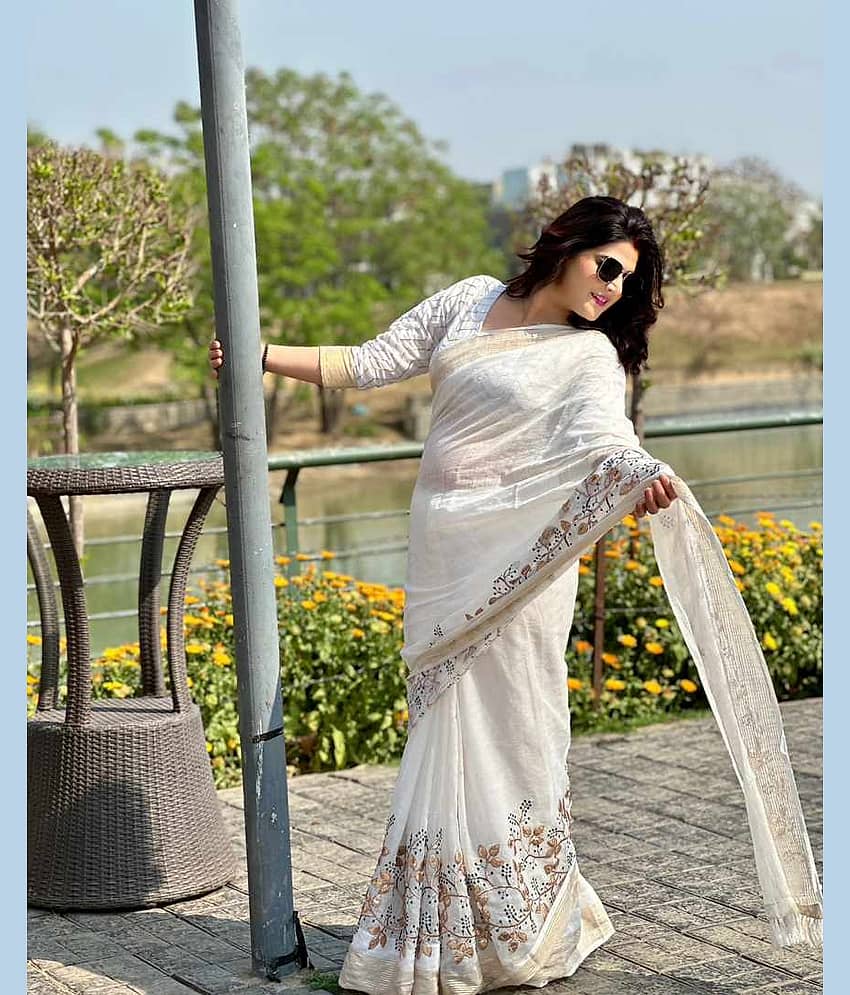 BYUPRI Chanderi Embroidered Saree With Unstitched Blouse Piece ( White )