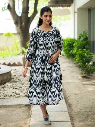 Black ikkat dress-M