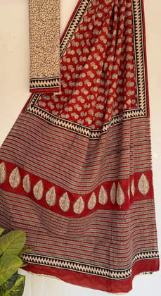 Hand block printed cotton mul saree with blouse.....Size 6.5 with blouseNatural dye n colourPure cotton (92*80)Pure hand ( without skrin chemical),,