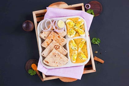 Mughlai Egg Curry With Chapati Lunchbox