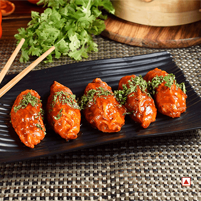 Chicken Darjeeling Pan Fried Momo In Schezwan Sauce (Spicy)
