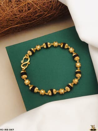 Divine 5 Mukhi Rudraksha – Gold Edition RB-067
