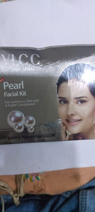 Vlcc Natural sciences Facial kit For luminous skin and A fairer complexion Get the parlour like glow 