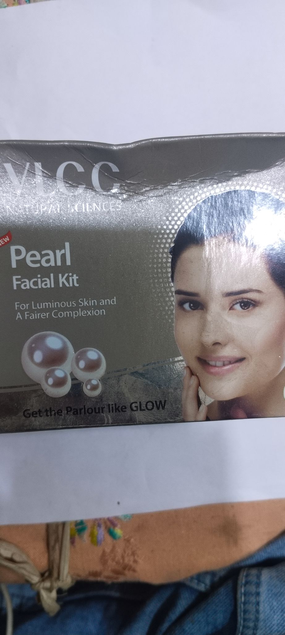 Vlcc Natural sciences Facial kit For luminous skin and A fairer complexion Get the parlour like glow 