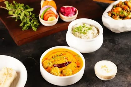 Kadhi Pakoda With Chawal