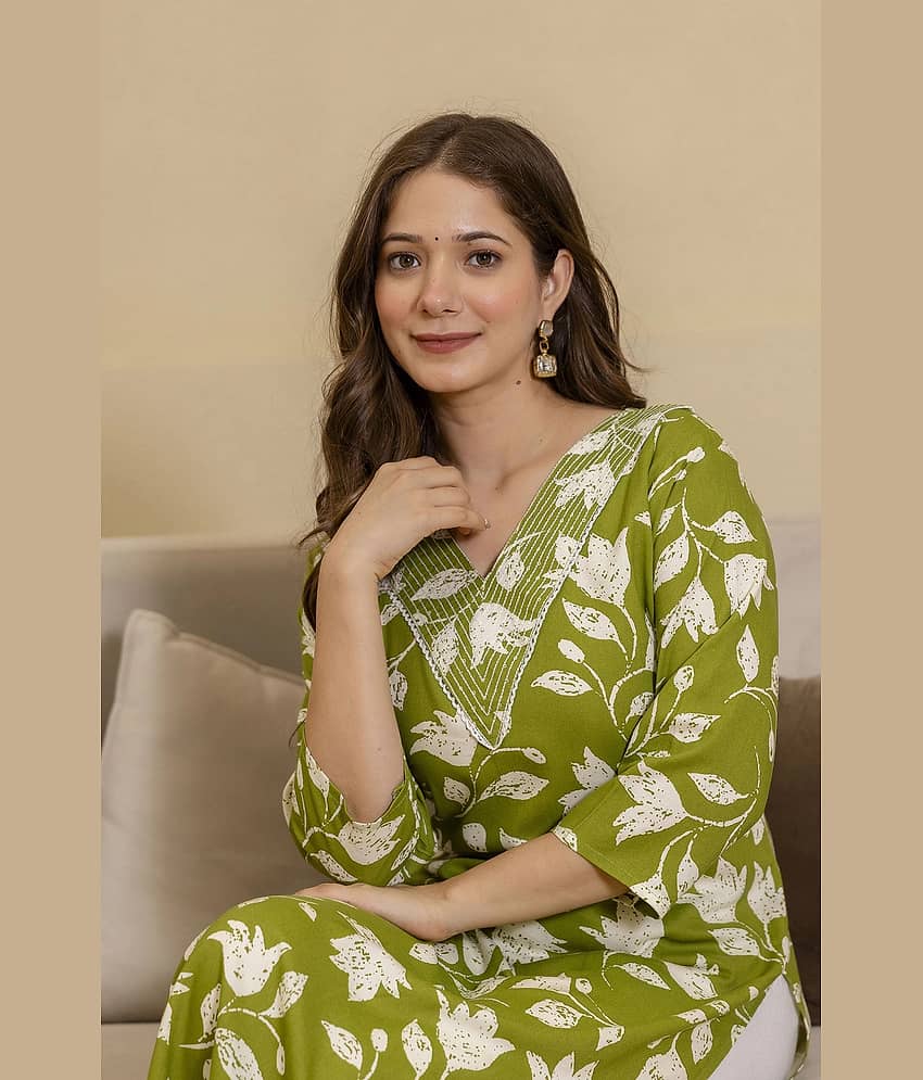 Kapadia Women Cotton Blend Printed Straight Kurti ( Green )