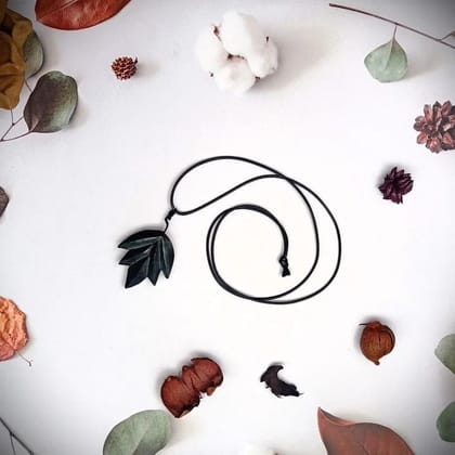 Terracotta pendant Terracotta pendant