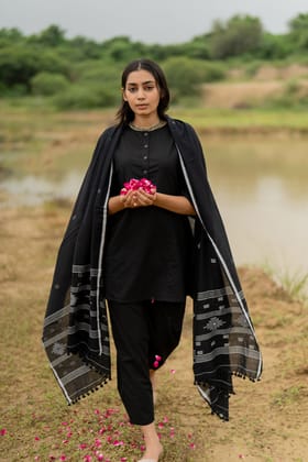 Black Short Kurta Set with Dupatta-L
