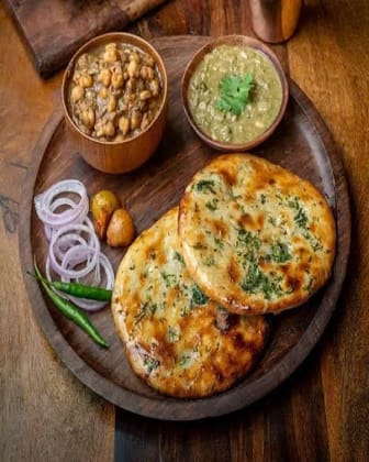 Amritsari Gobhi Pyaaz Kulcha