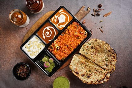 Onion chur-chur naan thali