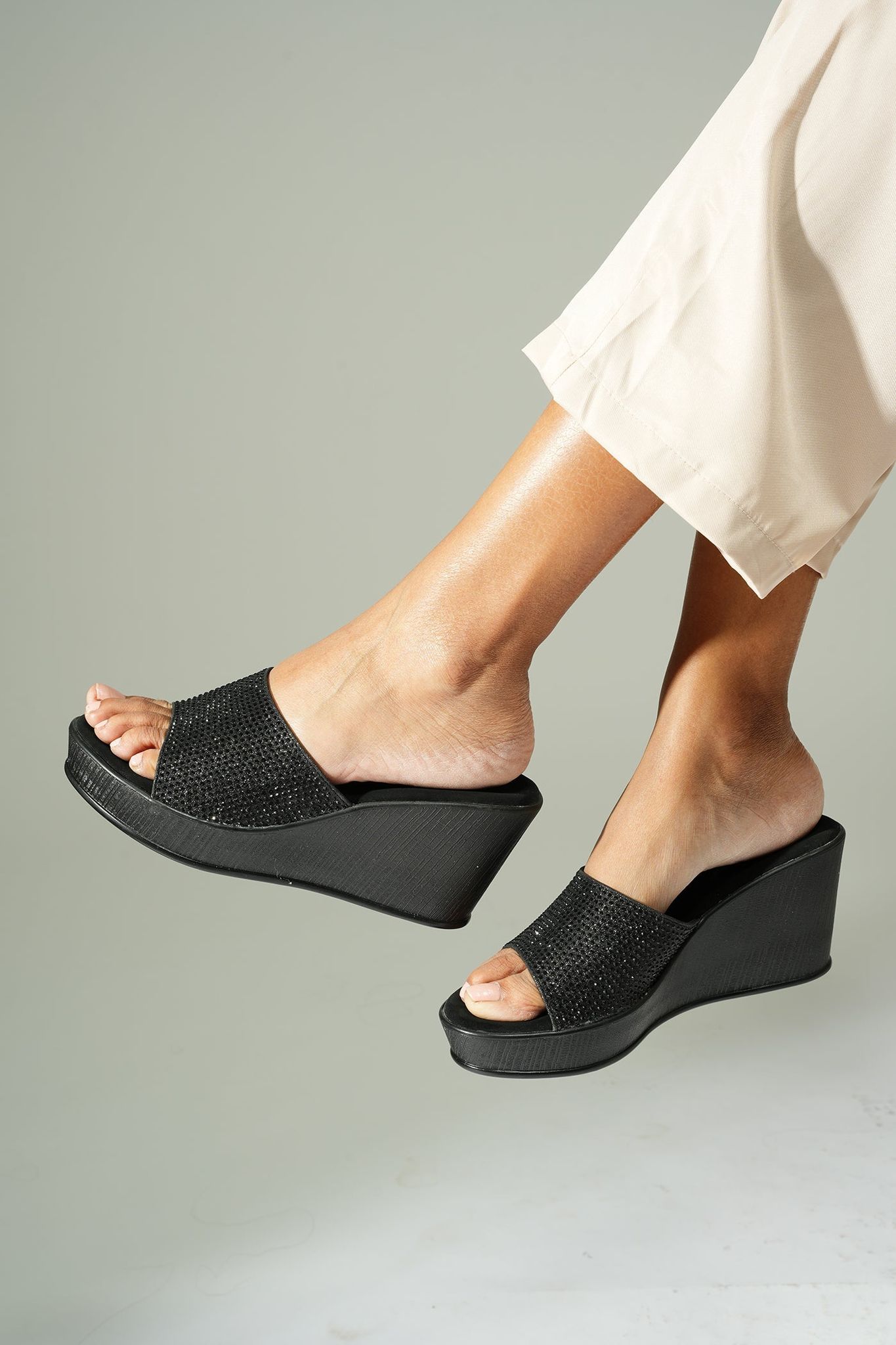 Bling-y Party-wear Wedges-Black / 38