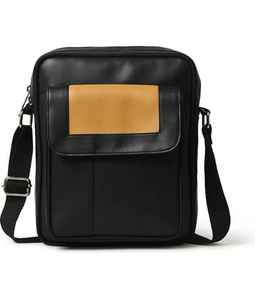 MATRICE - Black Solid Messenger Bag