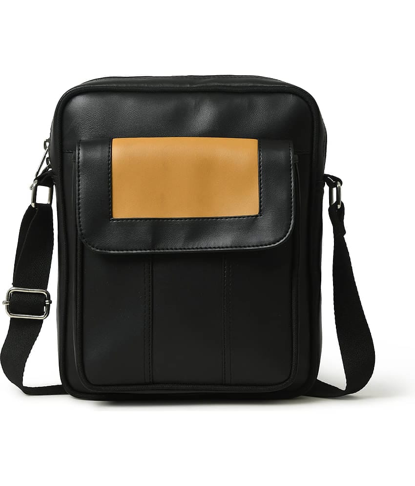 MATRICE - Black Solid Messenger Bag