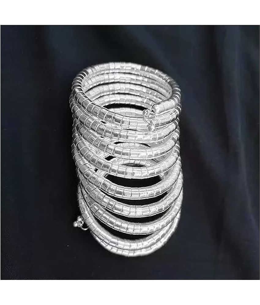 Samridhi DC Silver Bangle ( Pack of 1 )