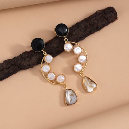 Black Color Amrapali Earrings-Earring Length: 9.00 CM x Width: 2.00 CM / Black / Brass With Good Quality Gold Plated