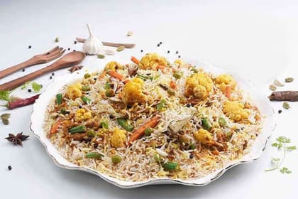 Lucknowi Veg King Biryani (Serves 2) Lucknowi Veg King Biryani (Serves 2)