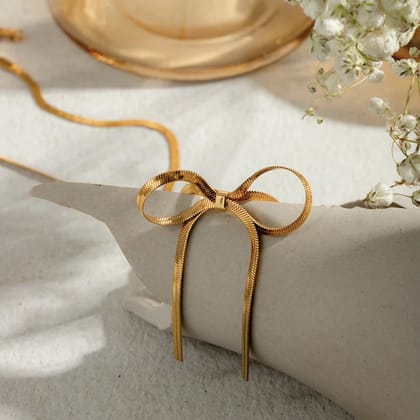 Bow Tie Gold necklace
