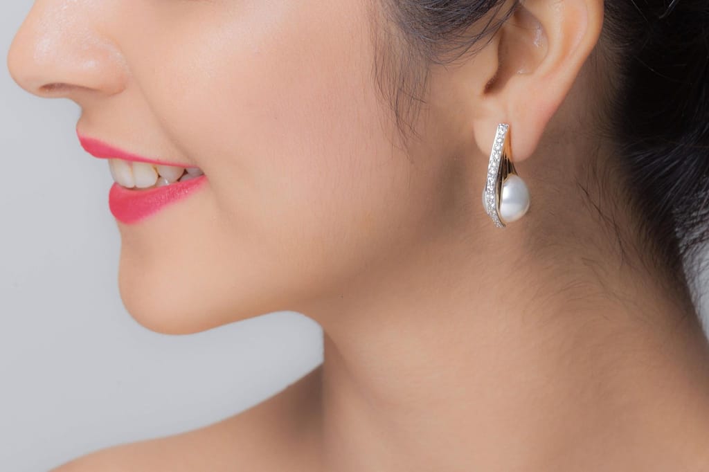 Hooked Claw Pearl Earrings