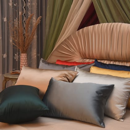 1 Pillow Cover (Random Color)