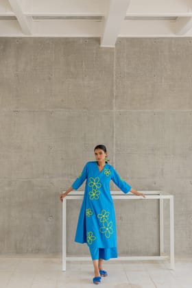 Seafoam Floral Embroidery Kurta Set-S